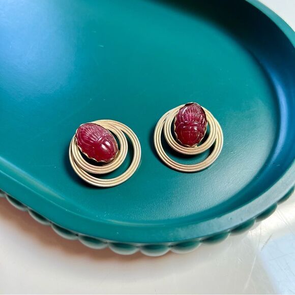 Unique Vintage 1970s Carnelian Egyptian Revial Engraved Scarab Beetle Earrings - Picture 3 of 6